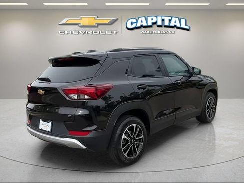 Used 2025 Chevrolet TrailBlazer LT AWD/4WD image 5
