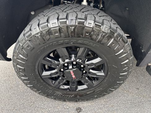 Used 2024 GMC Sierra 2500 AT4 w/ AT4 Premium Plus Package AWD/4WD image 32