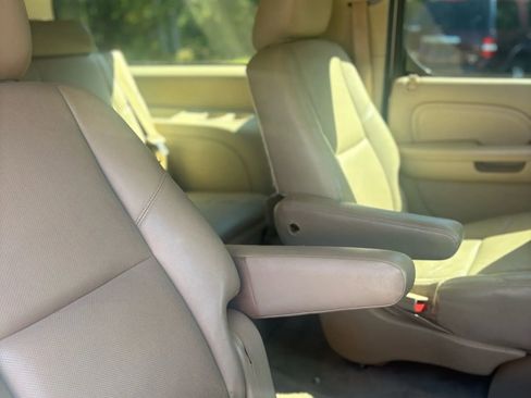 Used 2013 Cadillac Escalade ESV Premium image 14