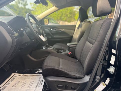 Used 2019 Nissan Rogue SV w/ Premium Package AWD/4WD image 11