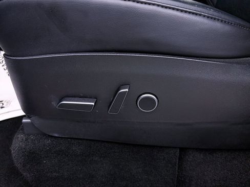 Used 2022 Tesla Model Y Long Range image 19