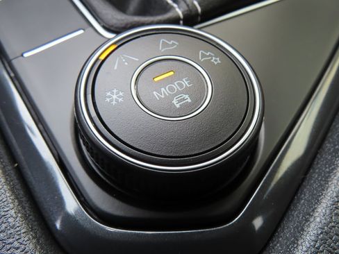 Used 2024 Volkswagen Tiguan SE R-Line image 12