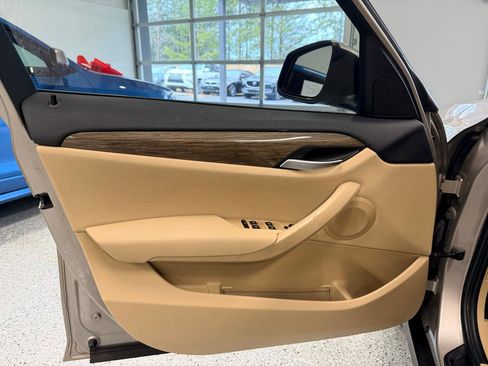 Used 2015 BMW X1 sDrive28i image 11