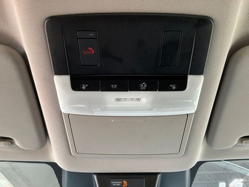 Used 2025 Nissan Rogue SV FWD image 17