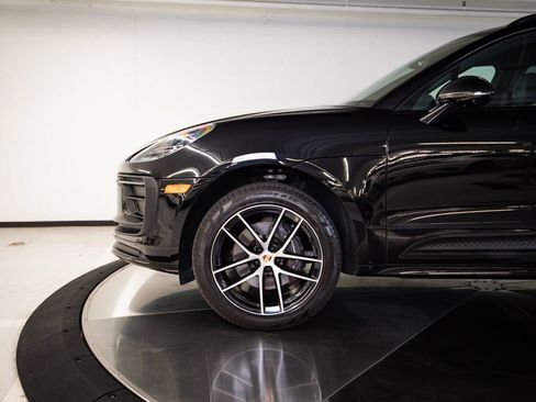 Certified 2024 Porsche Macan AWD/4WD image 11