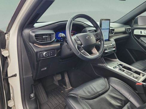 Used 2020 Ford Explorer Platinum w/ Premium Technology Package image 19