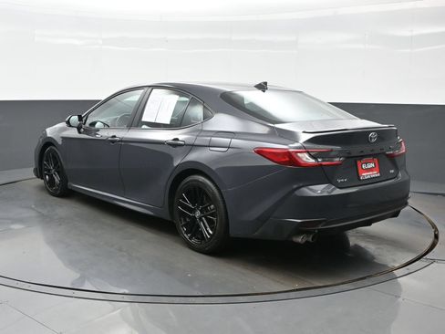 Used 2025 Toyota Camry SE FWD image 4
