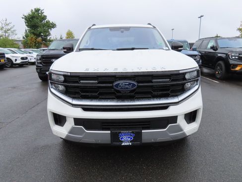 New 2025 Ford Expedition Platinum w/ Driver's Package image 2
