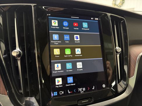 Used 2024 Volvo V60 B5 Cross Country Plus image 15