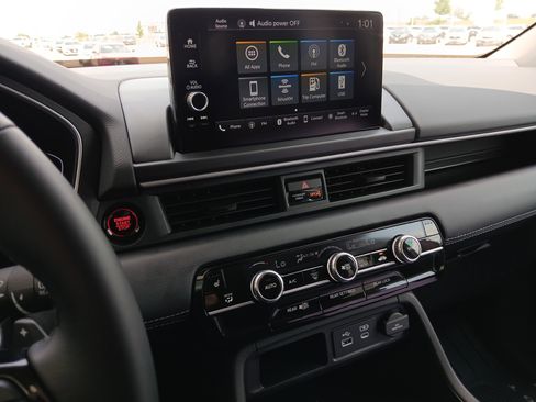 Used 2025 Honda Pilot EX-L image 11