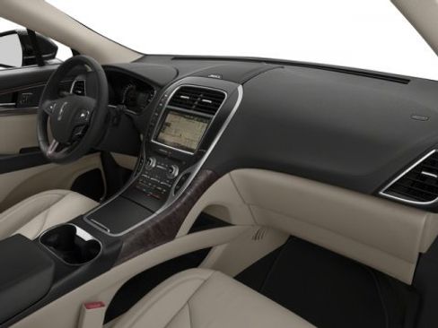Used 2018 Lincoln MKX Reserve FWD image 16