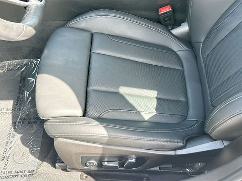 Certified 2025 BMW 330i Sedan w/ M Sport Package RWD image 19