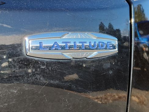 Used 2020 Jeep Renegade Latitude w/ Popular Equipment Group image 24