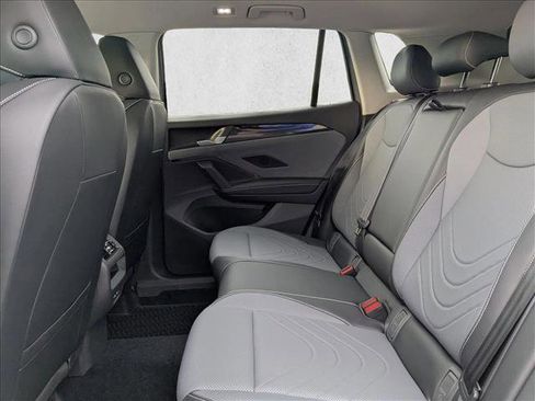 New 2025 Volkswagen Tiguan SE image 16