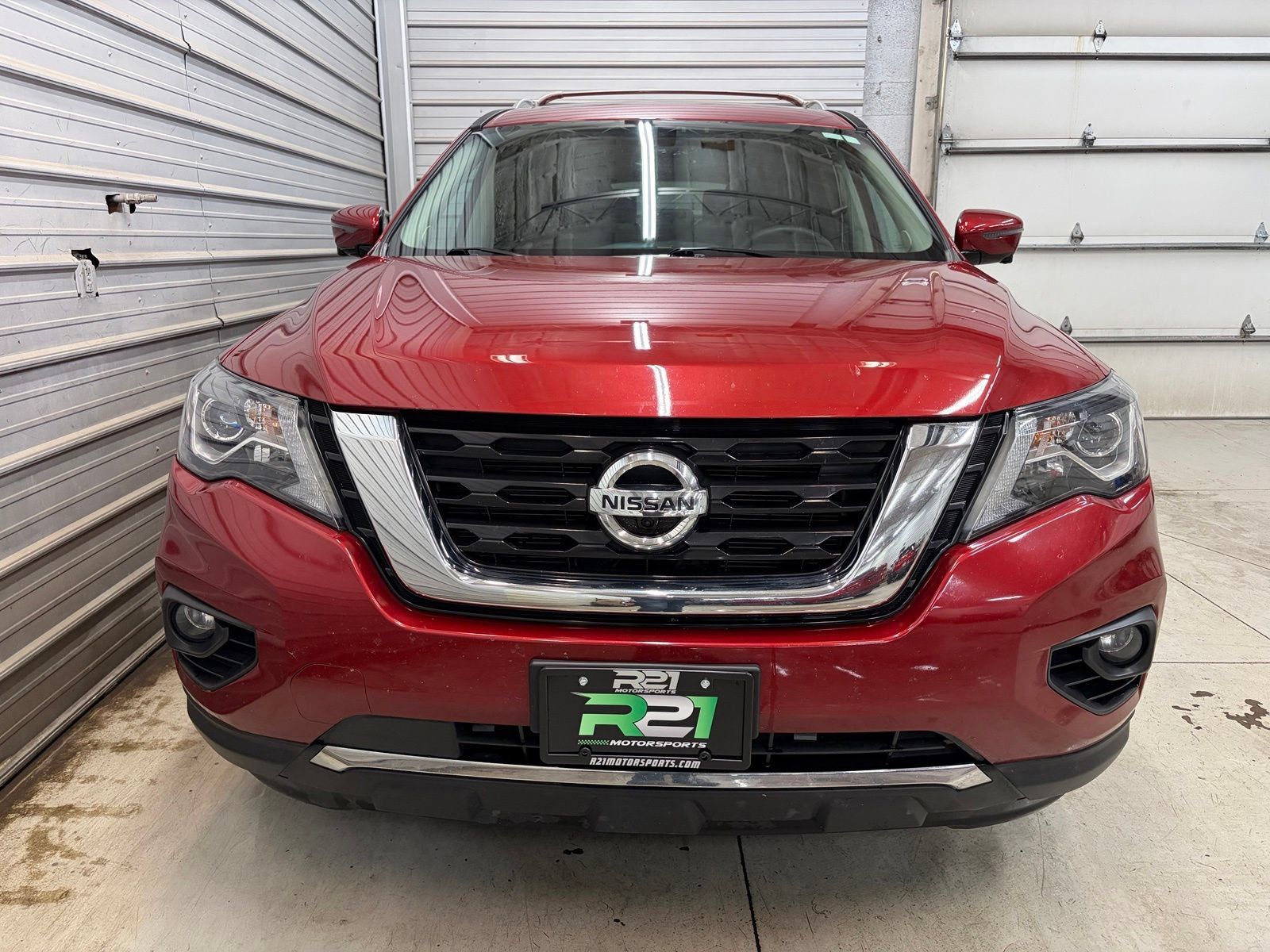 Used 2017 Nissan Pathfinder Platinum w/ Cargo Package AWD/4WD image 2