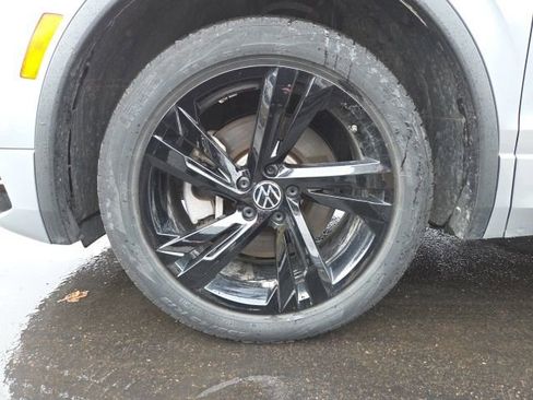 Used 2023 Volkswagen Tiguan SE R-Line image 27