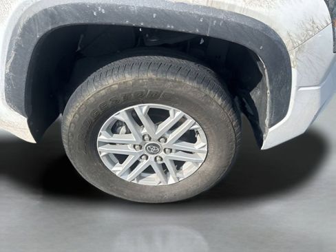 Used 2022 Toyota Tundra SR5 w/ SR5 Convenience Package image 12