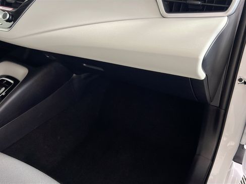 Used 2026 Toyota Corolla LE FWD image 33