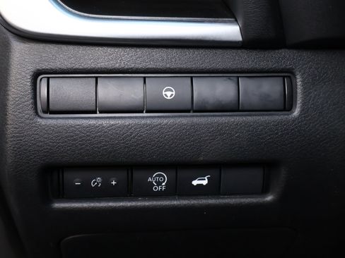 Used 2025 Nissan Rogue SV FWD image 11
