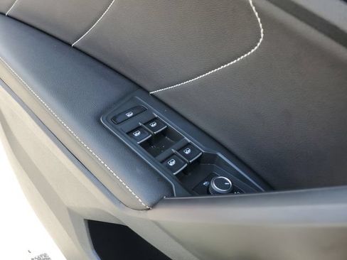 Certified 2024 Volkswagen Tiguan SE w/ Panoramic Sunroof Package FWD image 29