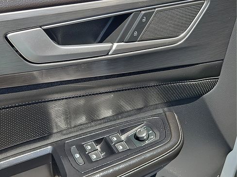 Used 2024 Volkswagen Atlas Cross Sport SE FWD image 12