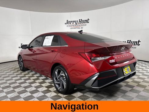 Used 2025 Hyundai Elantra SEL FWD image 9