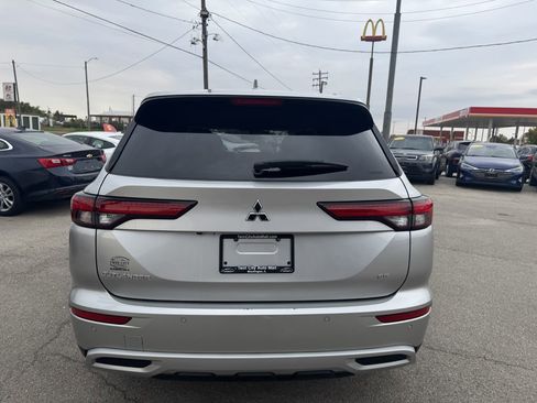Used 2022 Mitsubishi Outlander SE image 6
