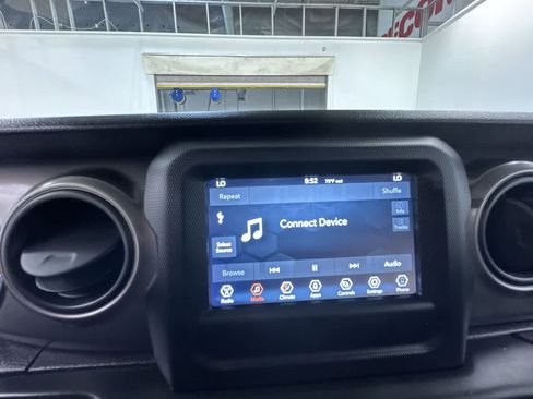 Used 2021 Jeep Wrangler Unlimited Sport image 26