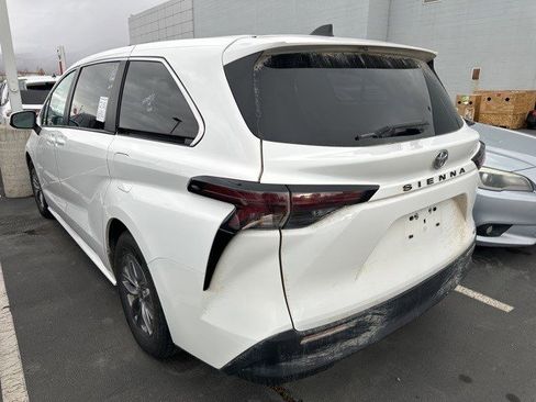 Used 2024 Toyota Sienna LE image 3