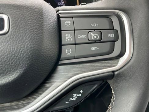 Used 2024 Jeep Wagoneer Series II AWD/4WD image 47