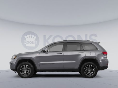 Used 2019 Jeep Grand Cherokee Laredo AWD/4WD image 2