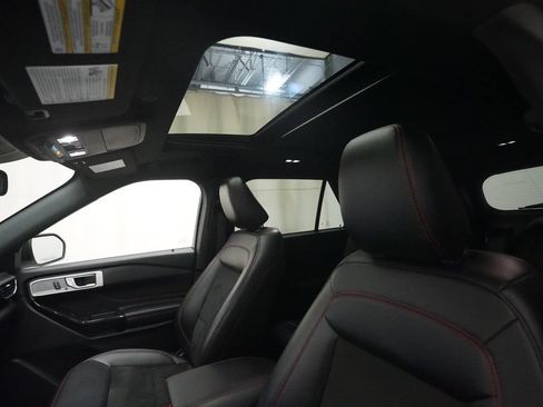 Used 2022 Ford Explorer ST-Line AWD/4WD image 32