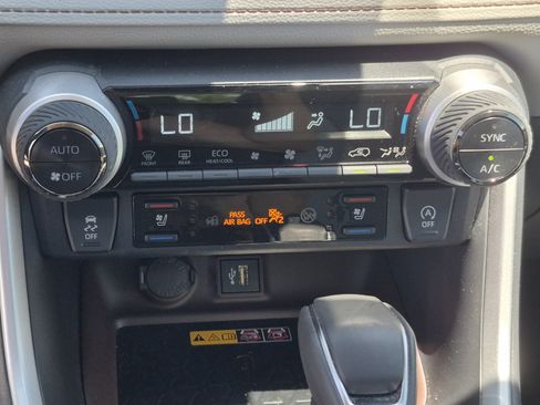 Used 2025 Toyota RAV4 Limited w/ Advanced Technology Package FWD image 31