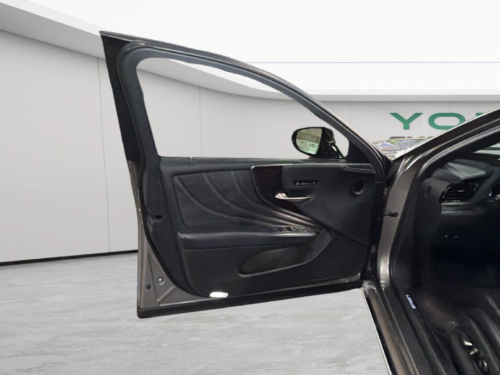Used 2019 Lexus LS 500 AWD w/ Interior Upgrade Package image 12