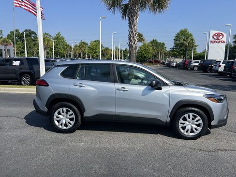 Used 2022 Toyota Corolla Cross L FWD image 11