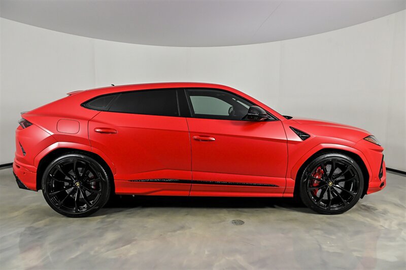 Used 2021 Lamborghini Urus AWD/4WD image 11