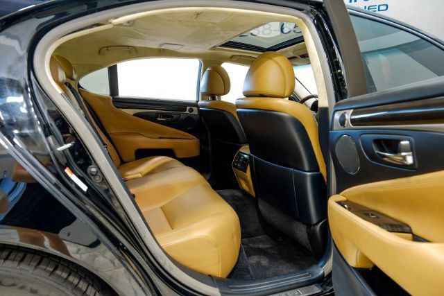 Used 2015 Lexus LS 460 w/ Comfort Package RWD image 49