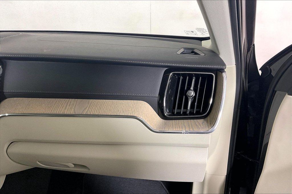 Used 2022 Volvo XC60 B5 Inscription w/ Advanced Package FWD image 16