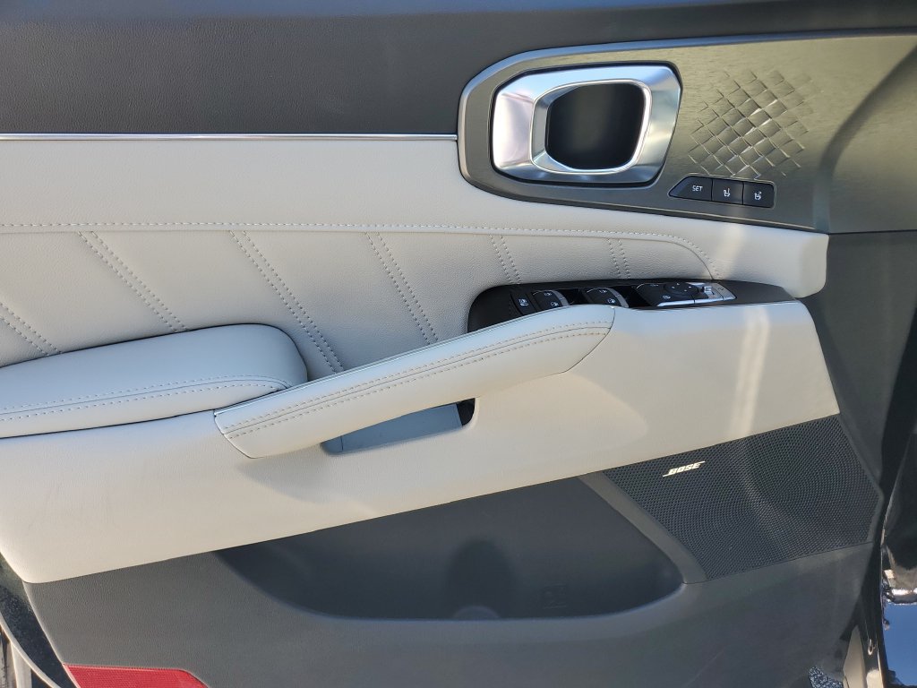 Used 2023 Kia Sorento AWD image 21