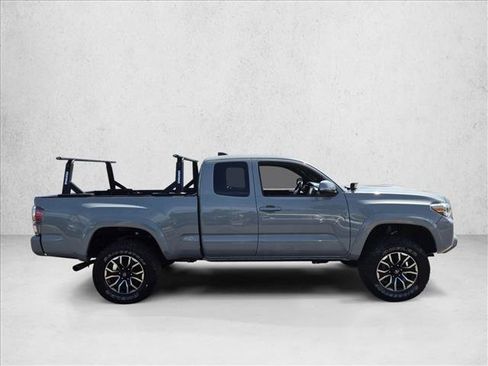 Used 2021 Toyota Tacoma TRD Sport AWD/4WD image 9