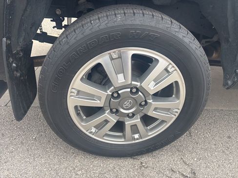 Used 2017 Toyota Tundra Platinum image 11