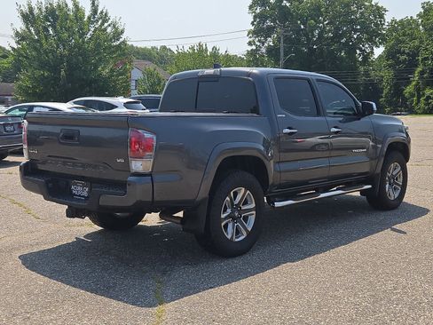 Used 2018 Toyota Tacoma Limited AWD/4WD image 5