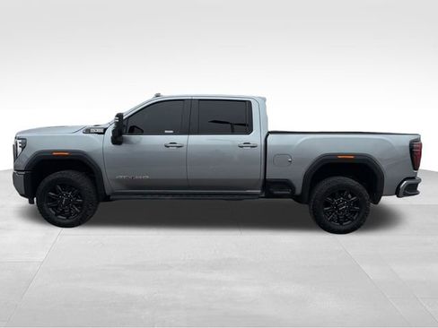Used 2024 GMC Sierra 2500 AT4 w/ Technology Package AWD/4WD image 4
