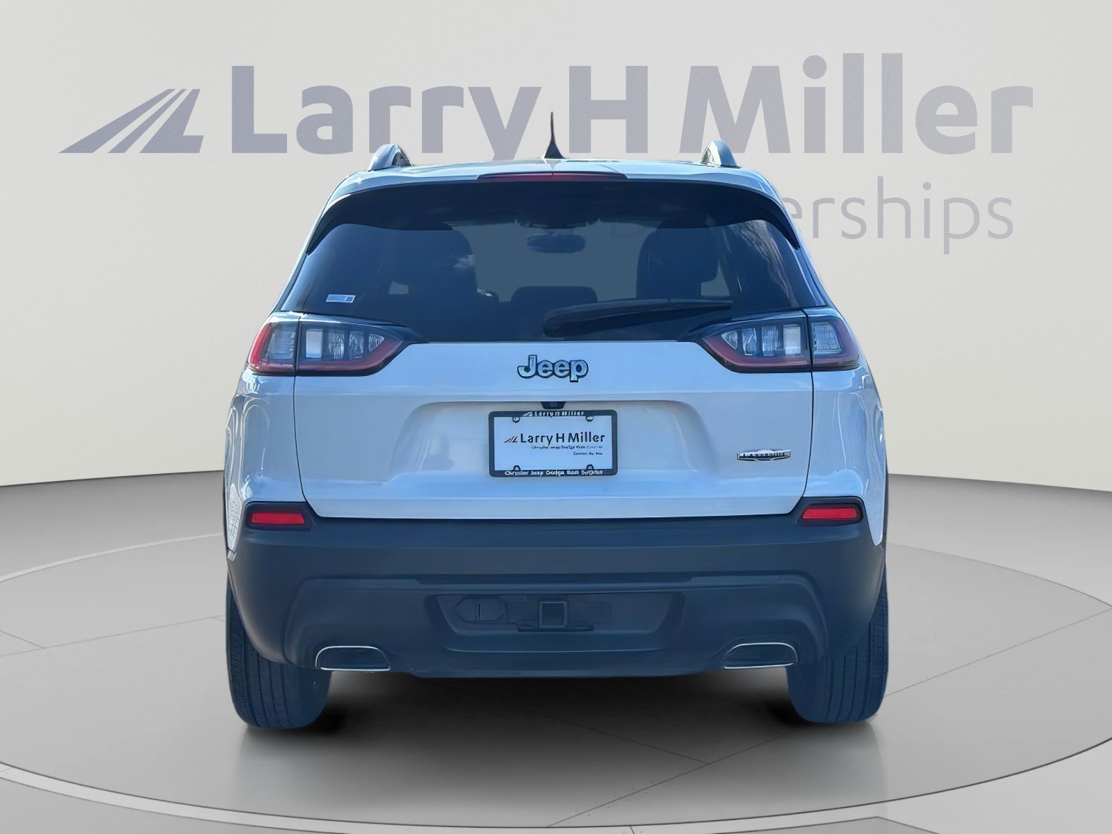Used 2019 Jeep Cherokee Latitude Plus w/ Comfort/Convenience Group FWD image 5