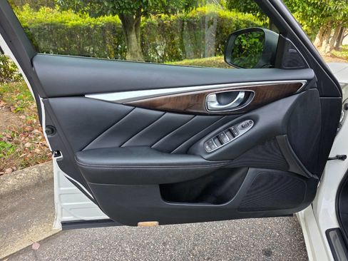 Used 2018 INFINITI Q50 Luxe w/ Essential Package (3.0T Luxe) image 9