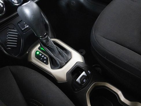 Used 2016 Jeep Renegade 75th Anniversary image 26