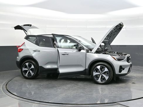 Certified 2026 Volvo XC40 B5 Plus w/ Protection Package Premier AWD/4WD image 41