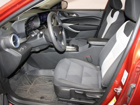 Used 2024 Chevrolet Trax LS FWD image 8