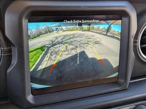 Used 2019 Jeep Wrangler Unlimited Sahara AWD/4WD image 14