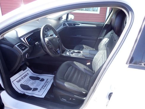 Used 2019 Ford Fusion SE FWD image 7